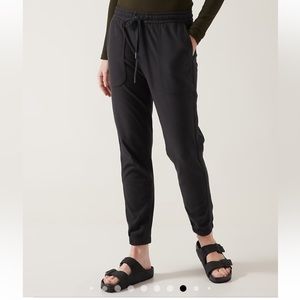 Athleta Camo Farallon Jogger sz 6